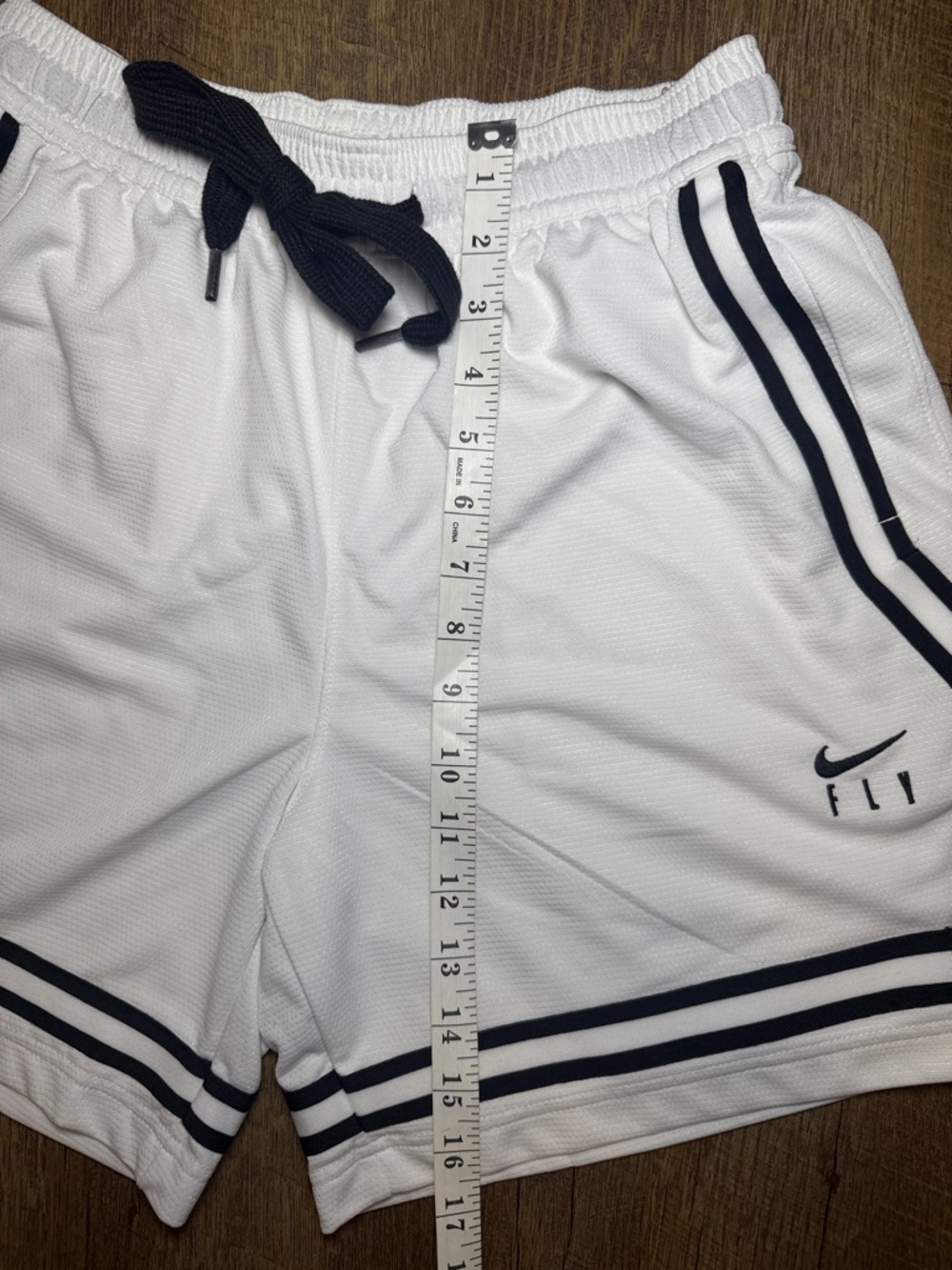 Nike Women’s White Fly Crossover Basketball Shorts with Black Trim Size Small - Picture 8 of 12